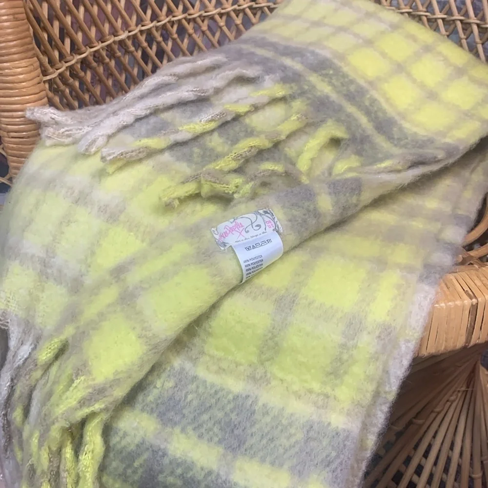 Free people falling for you brushed scarf new without tags
